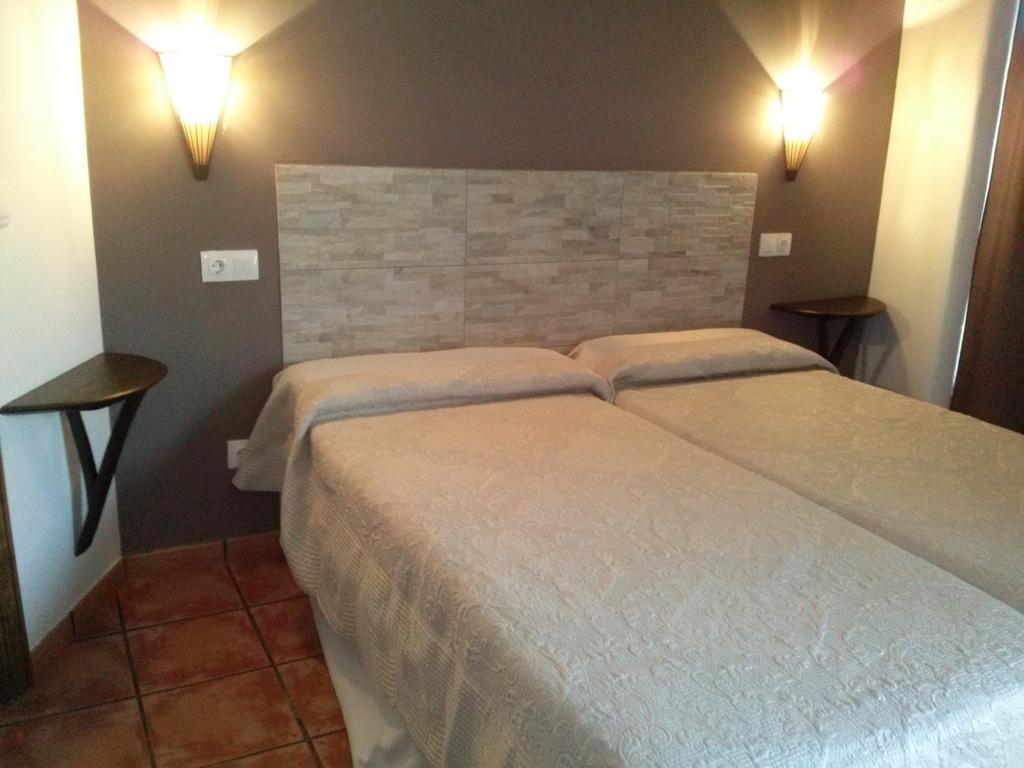 Hostal Suetxe لوس أركوس الغرفة الصورة